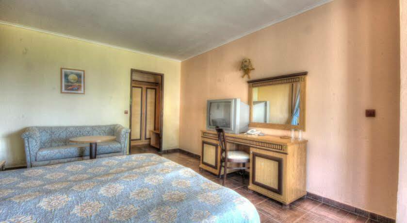 Andalucia Beach Hotel - All Inclusive Elenite Exterior foto